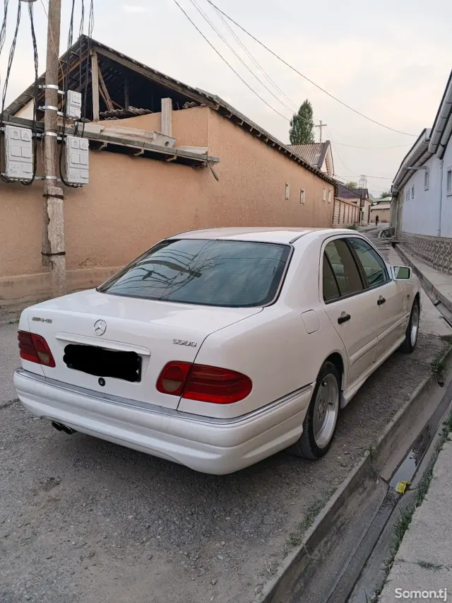 Mercedes-Benz E class 1996 · 2.2 AT