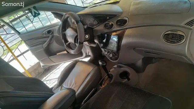 Ford Focus 2001 · 1.9 AT