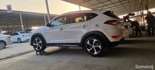 Hyundai Tucson 2017 · 1.6 AT