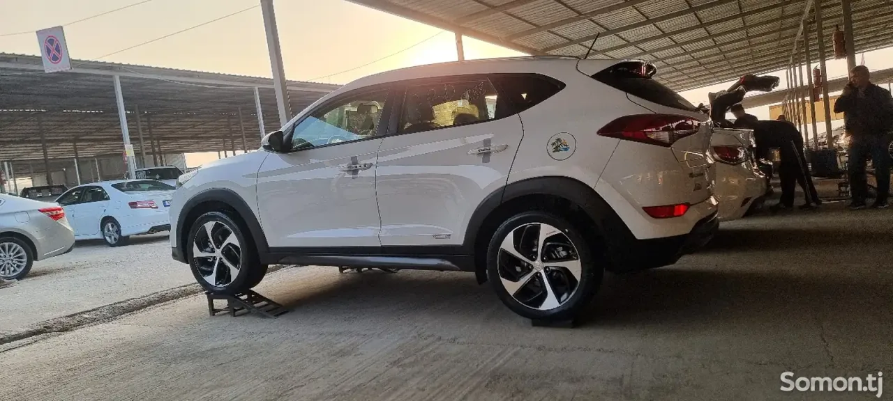 Hyundai Tucson 2017 · 1.6 AT