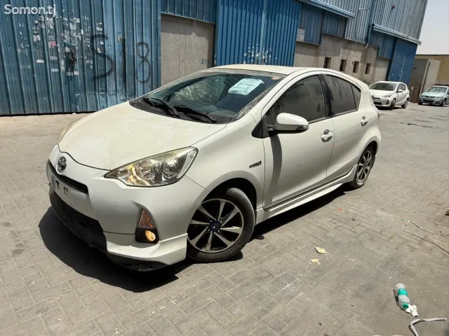 Toyota Aqua 2014 · 1.5 AT