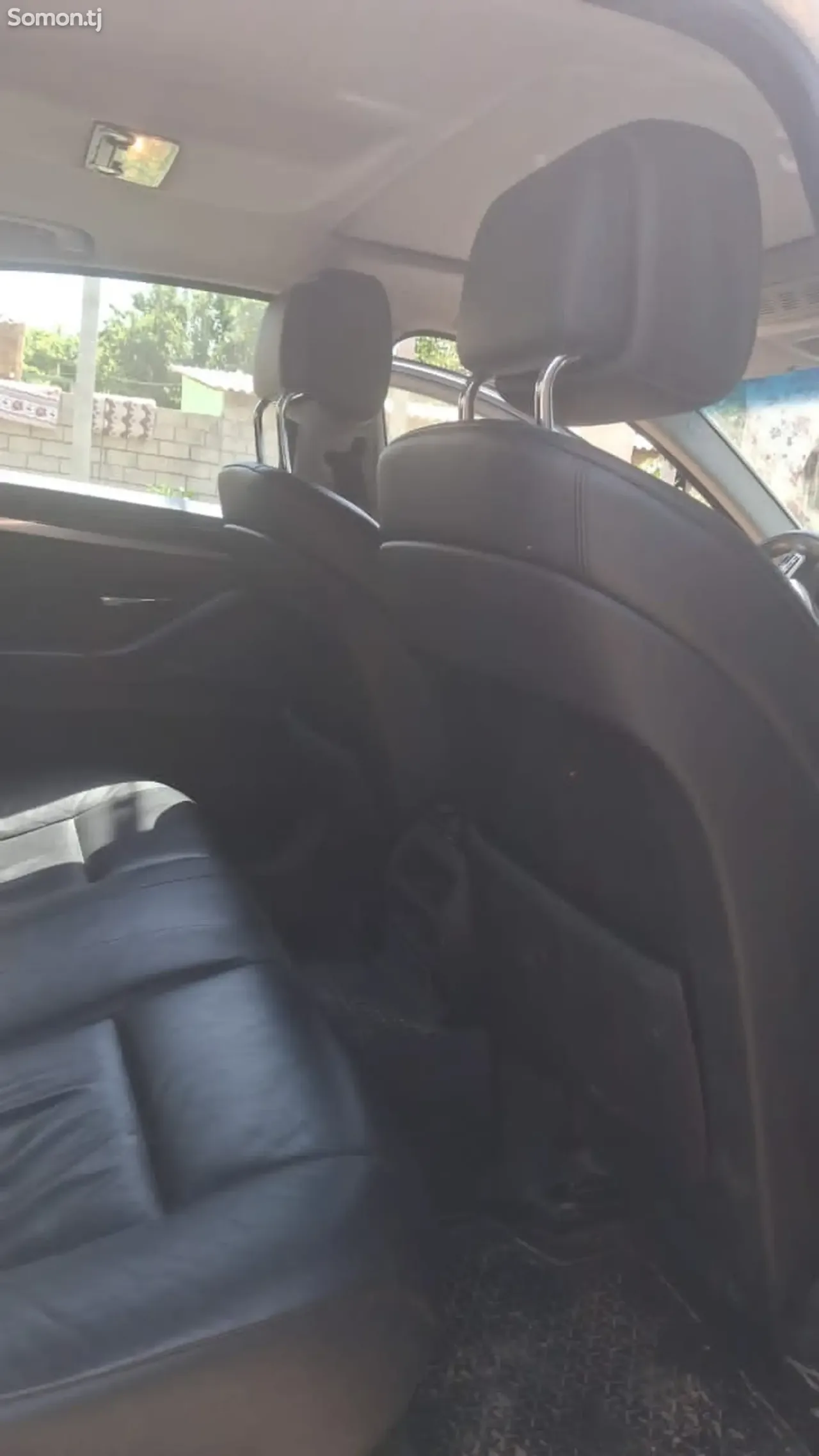 BMW M5 2011 · 2.0 AT