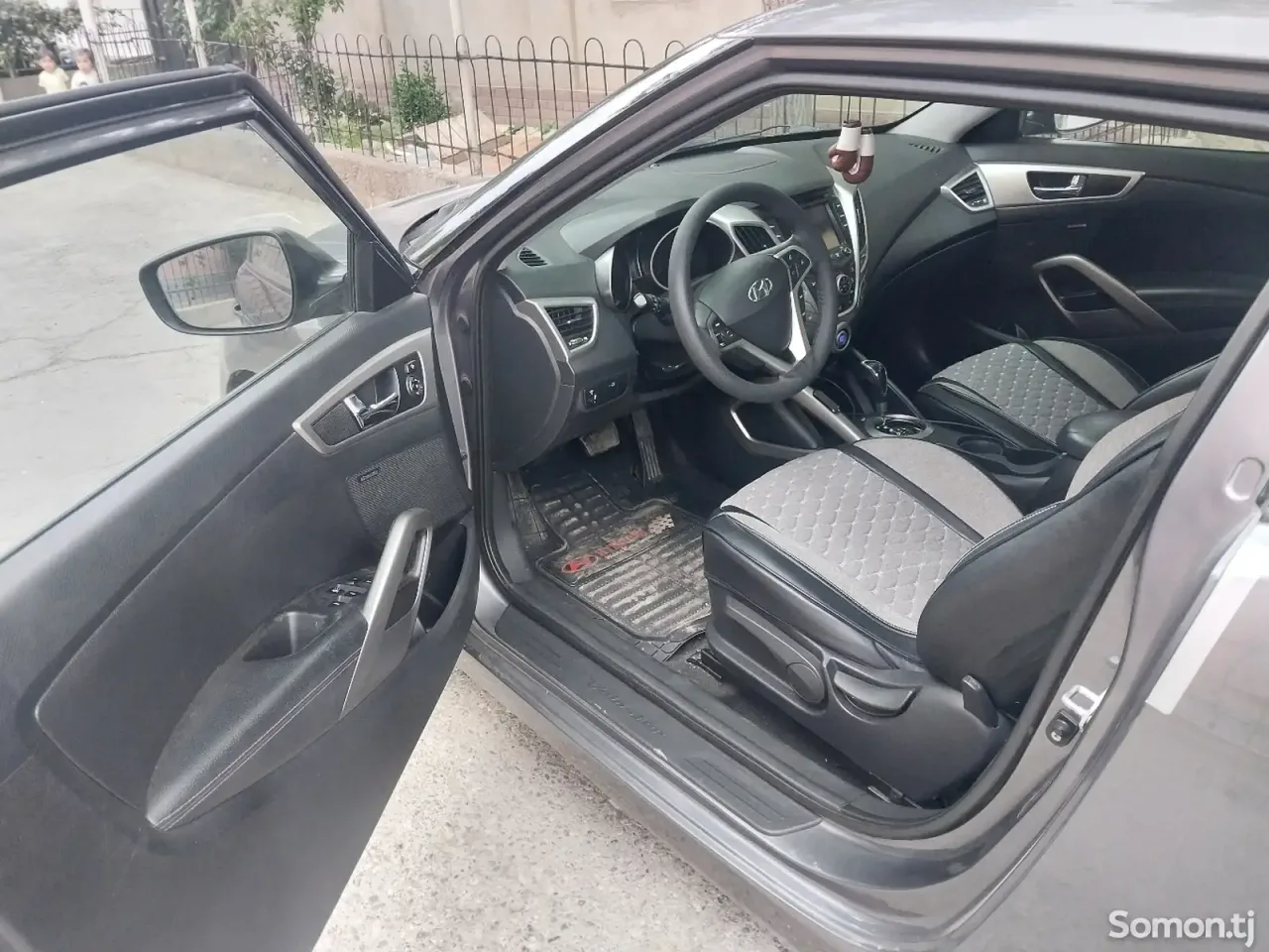 Hyundai Veloster 2012 · 1.6 AT