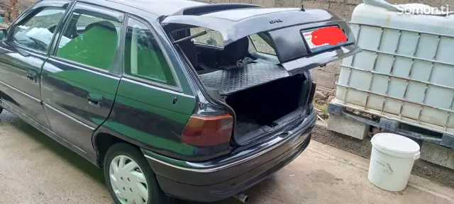 Opel Astra F 1994 · 1.6 MT