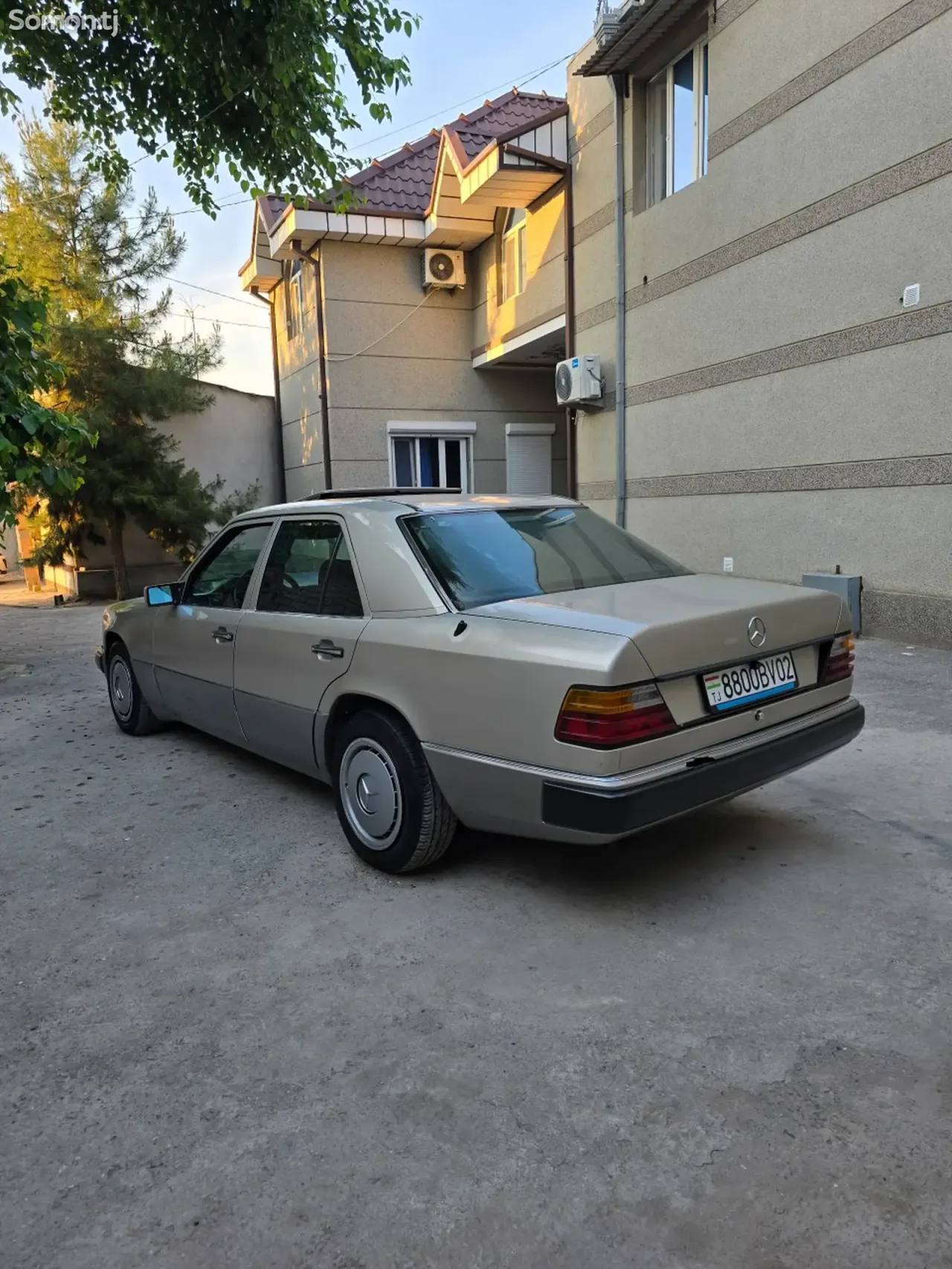 Mercedes-Benz W124 1993 · 2.5 MT