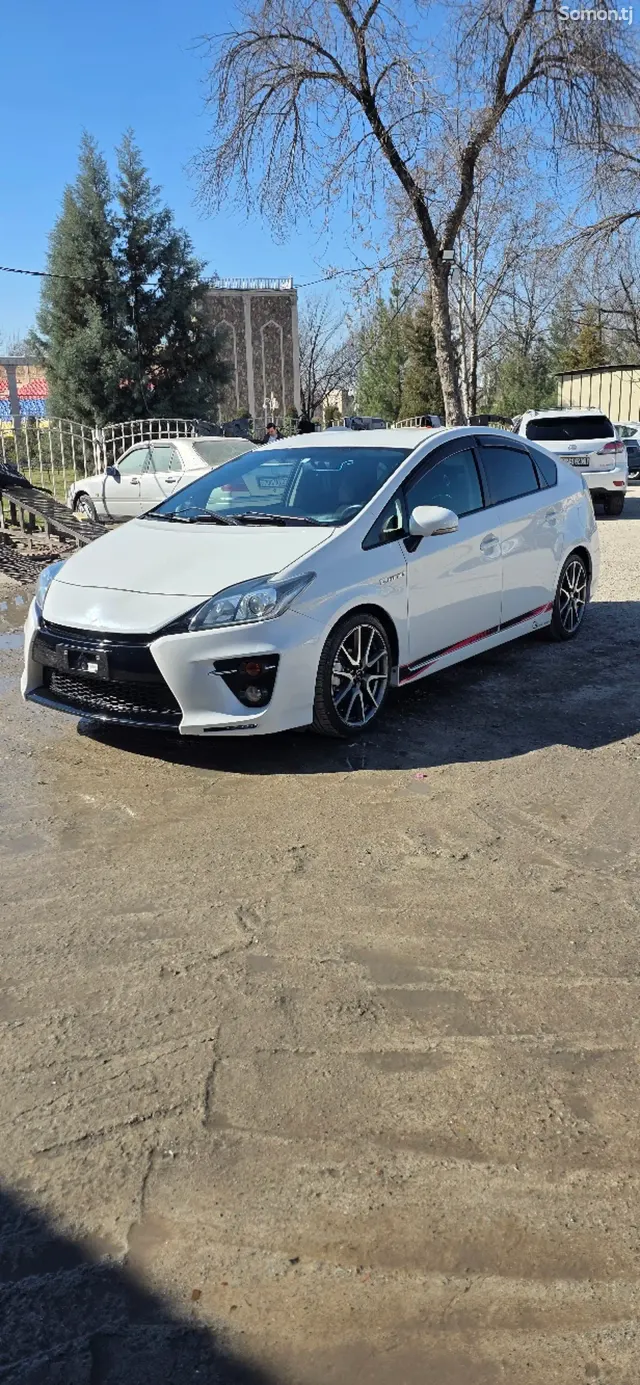 Toyota Prius 2014 · 1.8 CVT