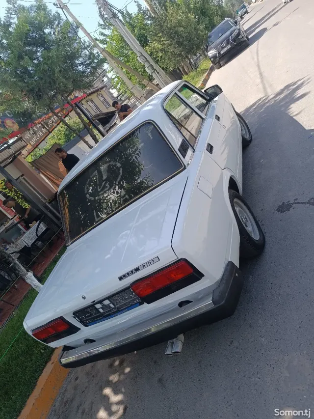 Lada (ВАЗ) 2107 2011 · 1.6 MT