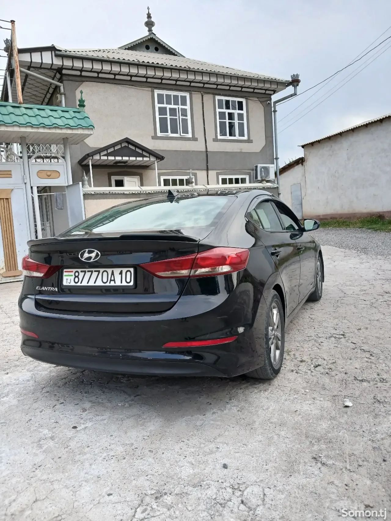 Hyundai Elantra 2017 · 1.8 AT