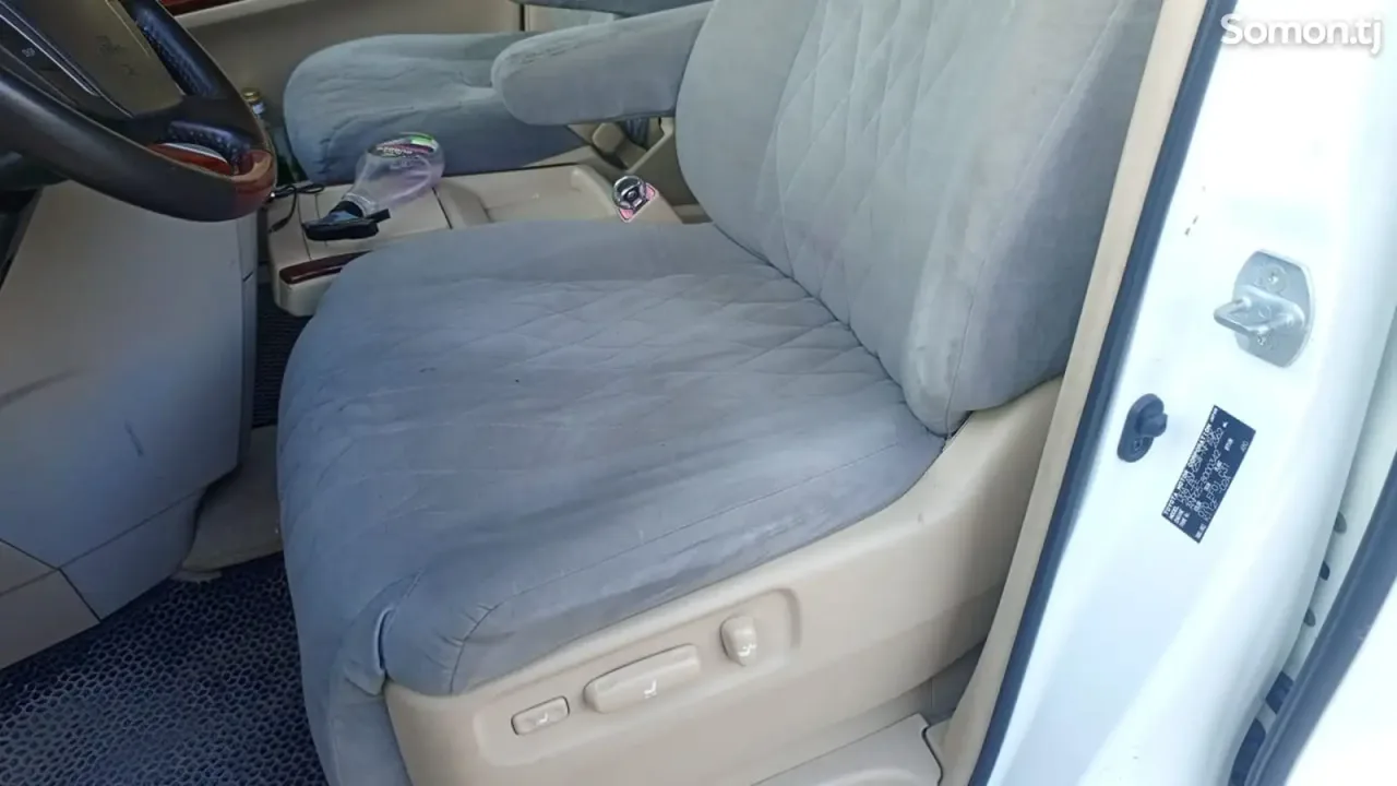 Toyota Vellfire 2008 · 2.4 AT