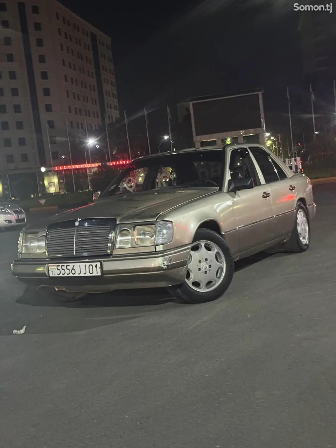 Mercedes-Benz W124 1990 · 2.0 MT