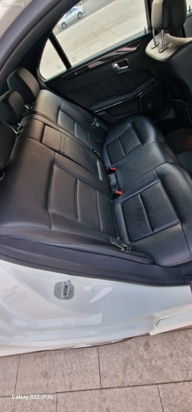 Mercedes-Benz E class 2010 · 3.5 AT