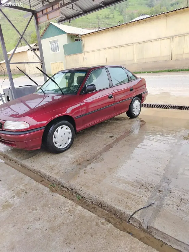 Opel Astra F 1996 · 1.6 MT