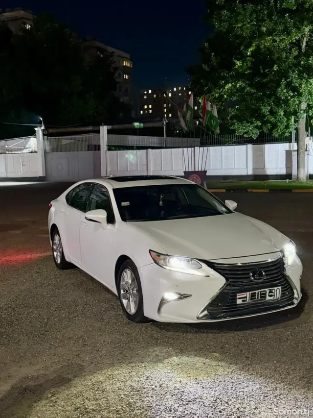 Lexus ES series 2017 · 2.5 AT
