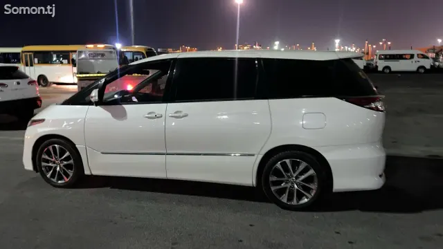 Toyota Estima 2017 · 2.4 AT