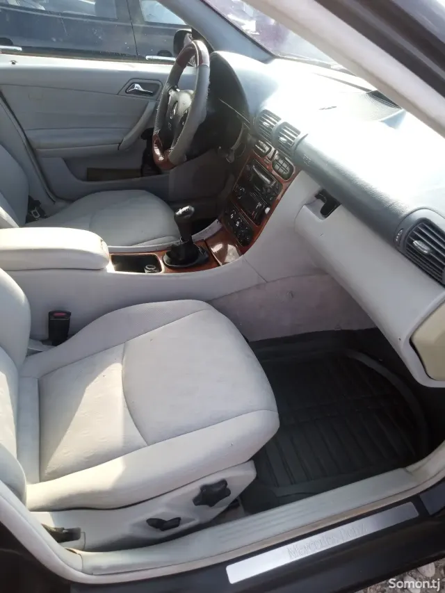 Mercedes-Benz C class 2004 · 2.0 MT