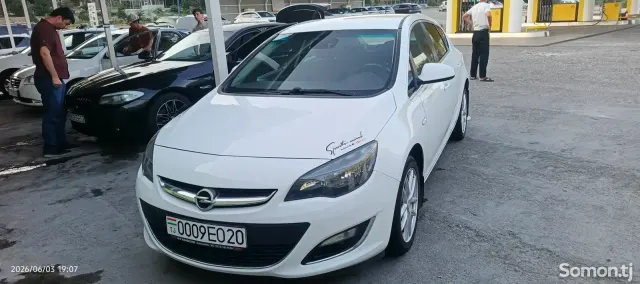 Opel Astra J 2014 · 1.6 AT