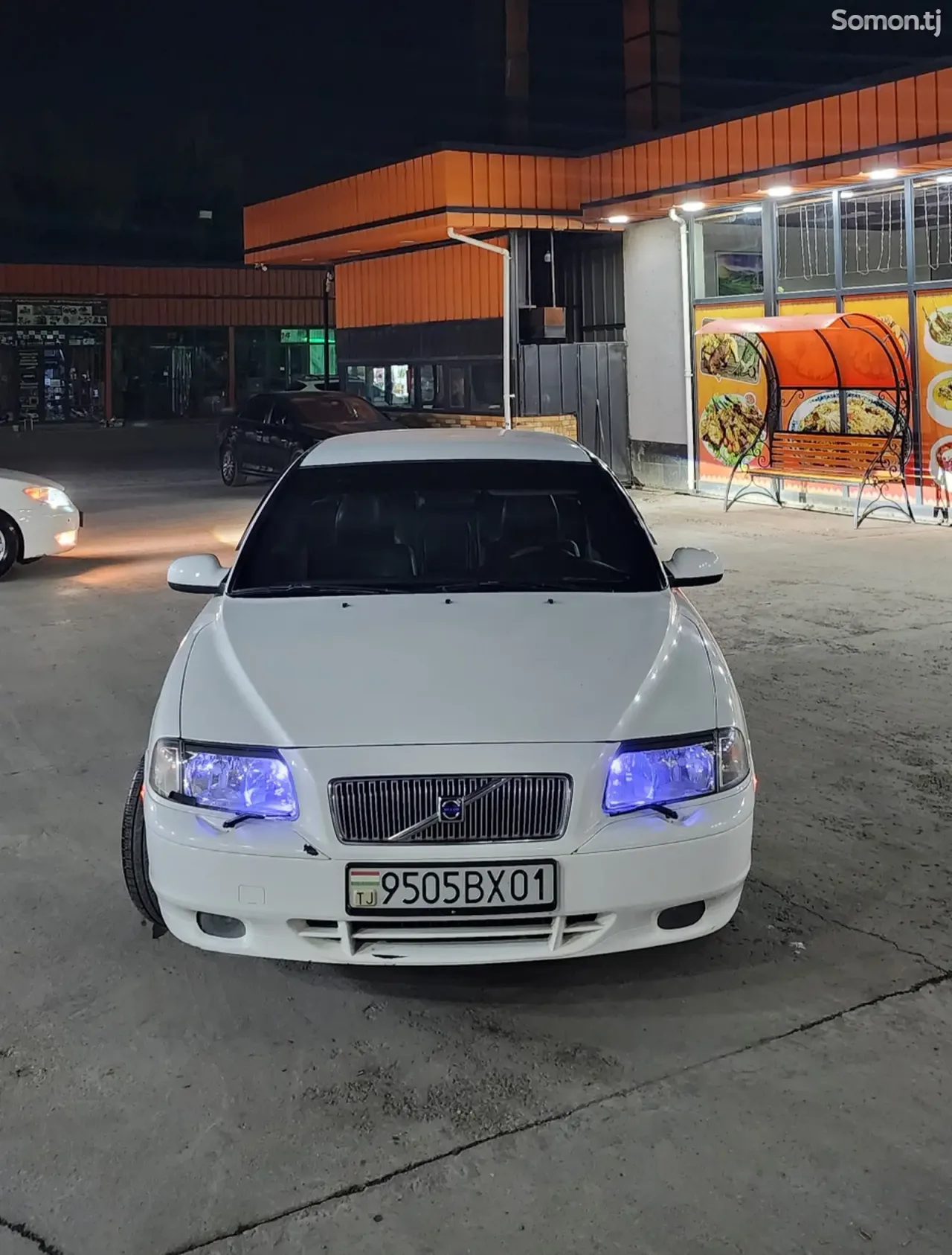 Volvo S80 2000 · 2.4 MT