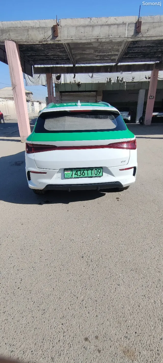 BYD E2 2023 · AT