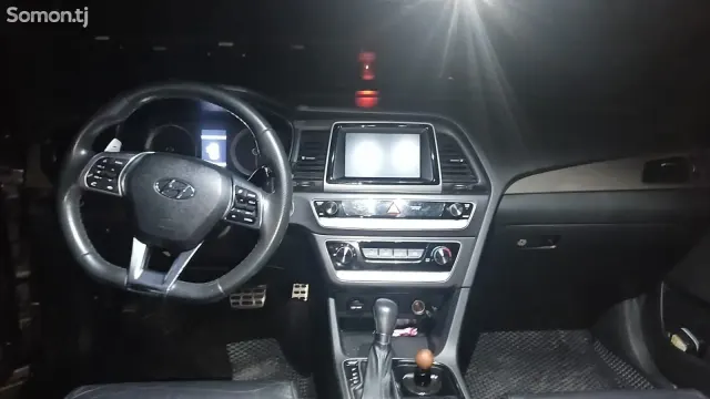 Hyundai Sonata 2018 · 2.4 AT