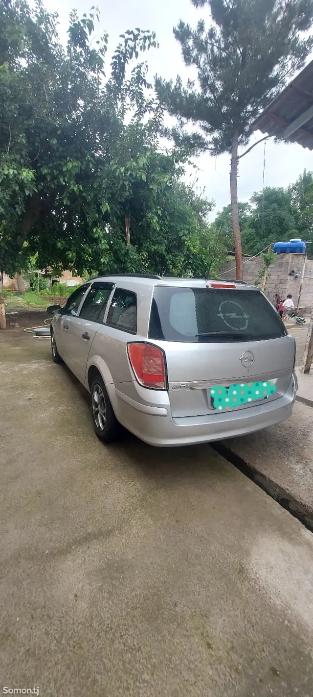 Opel Astra H 2011 · 1.6 MT