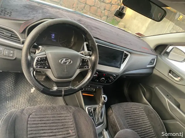 Hyundai Accent 2018 · 1.5 AT