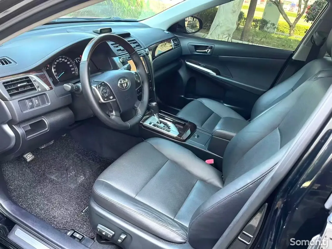 Toyota Camry 2015 · 2.5 AT