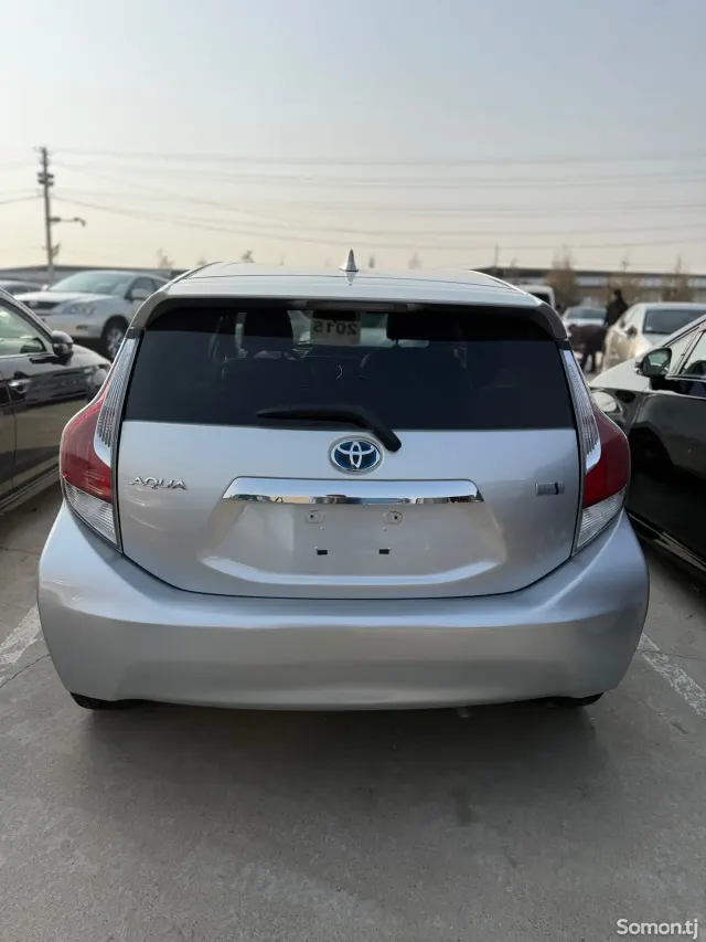 Toyota Aqua 2015 · 1.5 AT