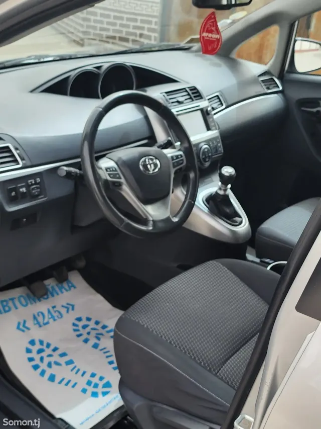 Toyota Corolla Verso 2015 · 1.6 MT