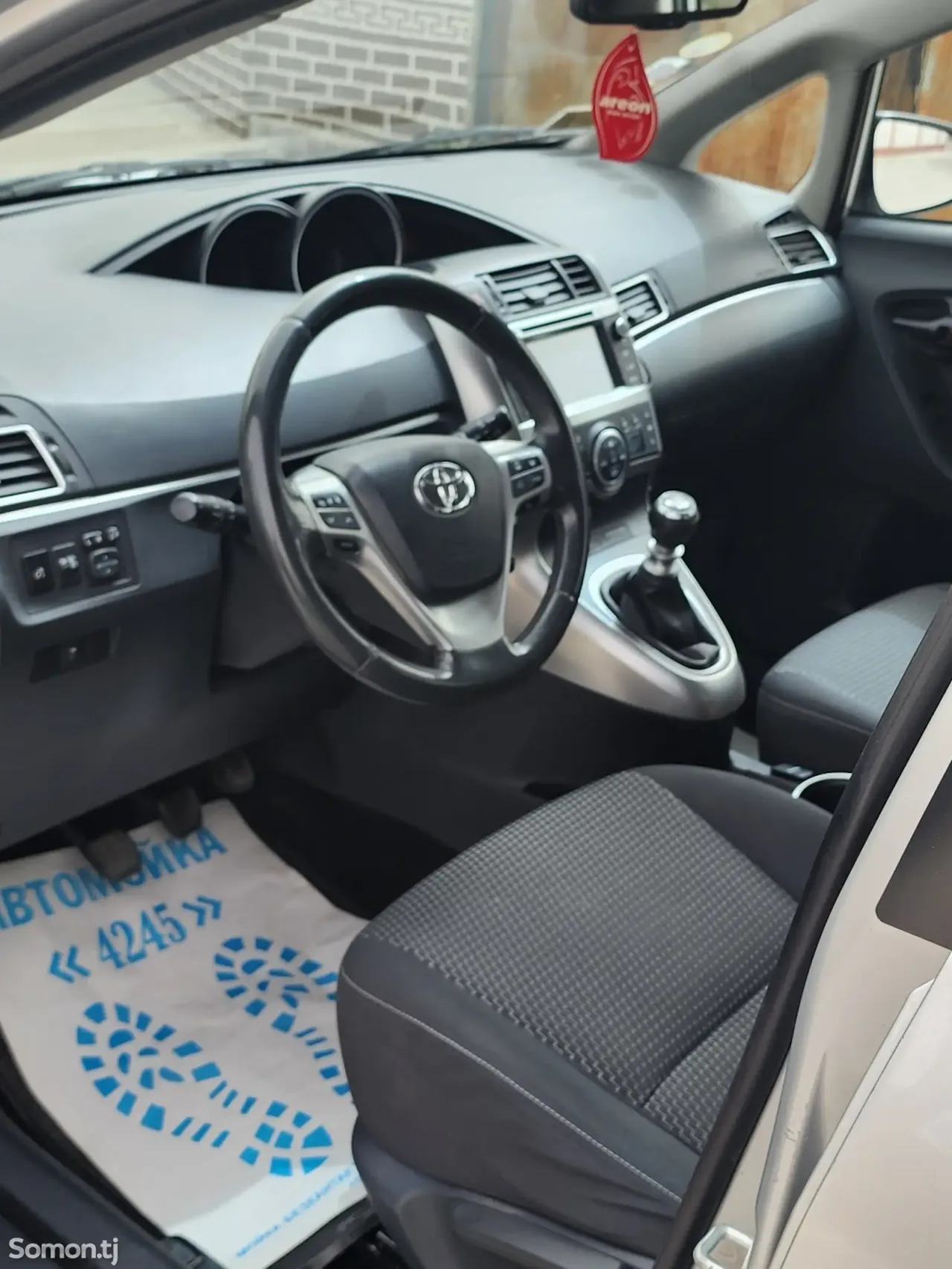 Toyota Corolla Verso 2015 · 1.6 MT