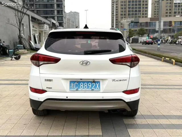 Hyundai Tucson 2016 · 1.6 AT