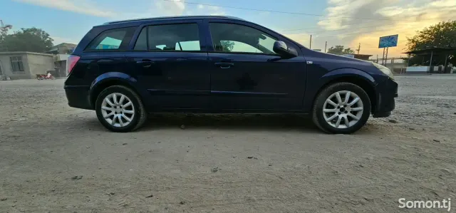 Opel Astra H 2006 · 1.6 MT