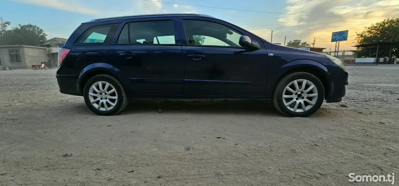 Opel Astra H 2006 · 1.6 MT