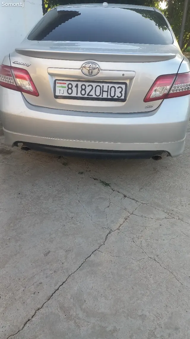 Toyota Camry 2010 · AT