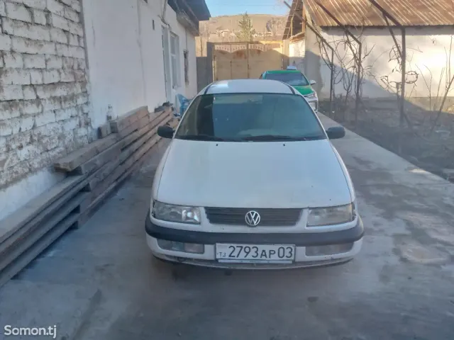 Volkswagen Passat 1993 · 1.8 MT