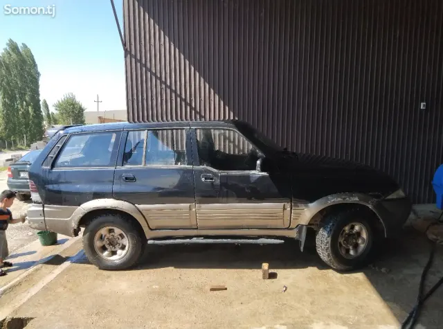 Ssang Yong Musso 1997 · 2.9 MT