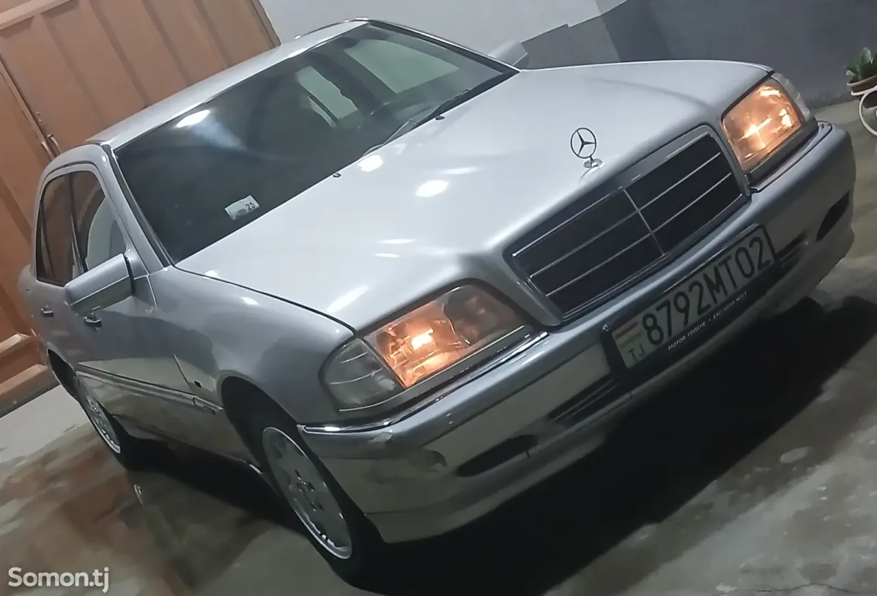 Mercedes-Benz C class 2000 · 2.0 MT