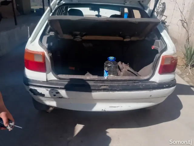 Opel Astra F 1993 · 1.6 MT