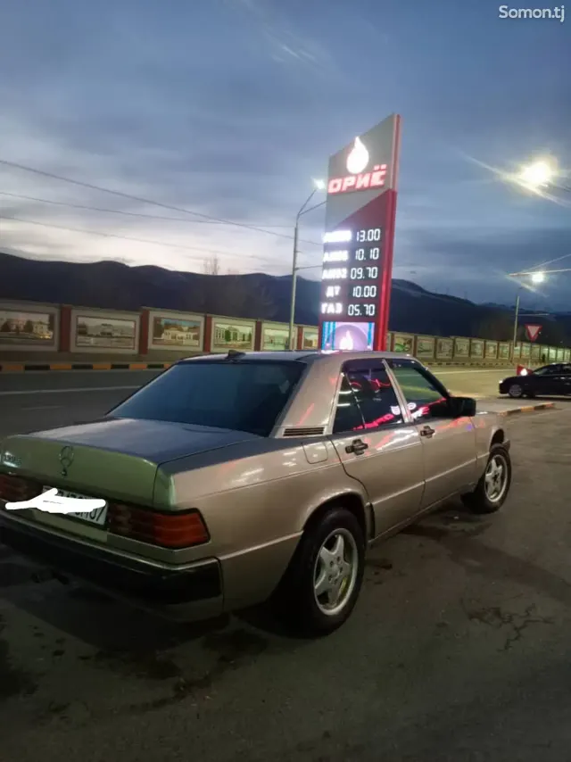 Mercedes-Benz W201 1994 · 2.0 MT