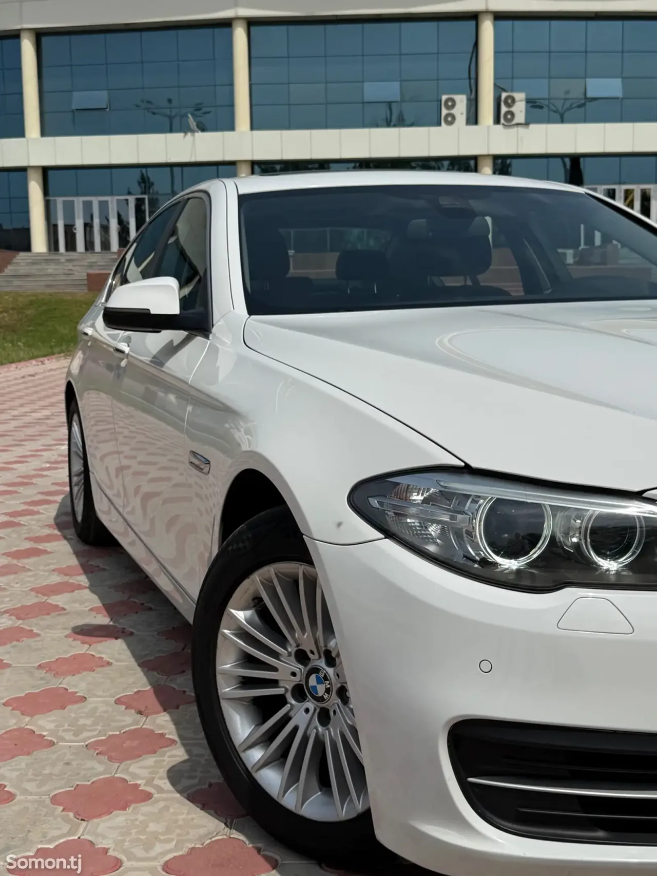 BMW 5 series 2015 · 2.0 AT