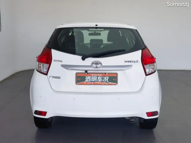 Toyota Yaris 2015 · AT