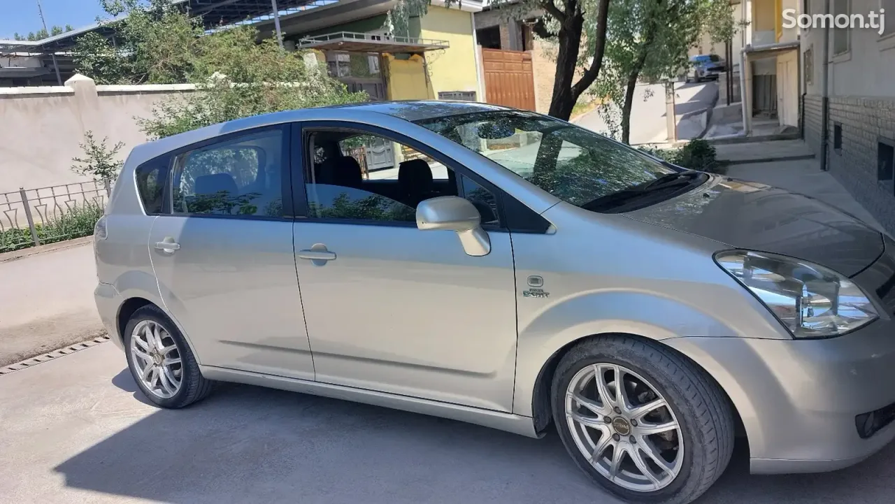 Toyota Corolla Verso 2008 · 2.2 MT