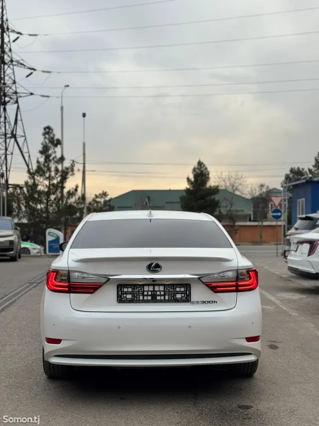 Lexus ES series 2016 · 3.0 AT