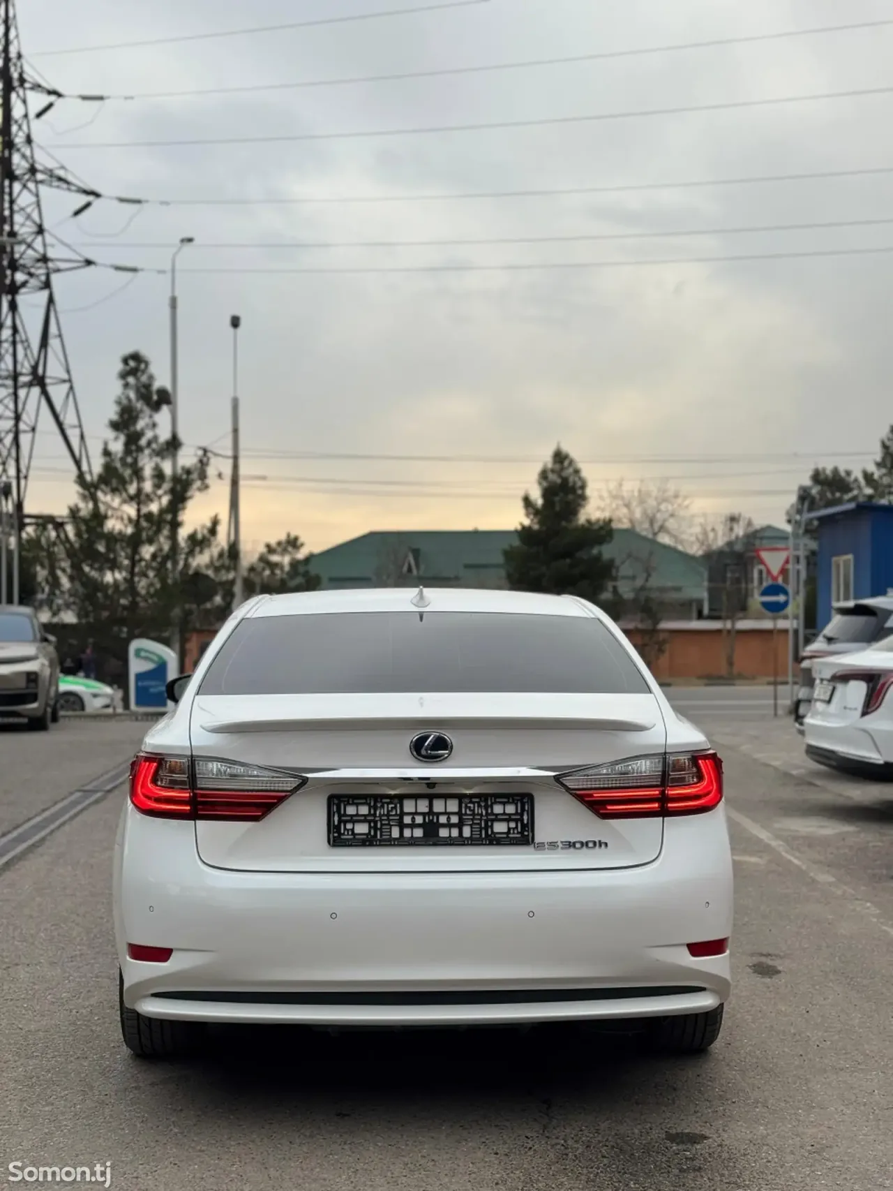 Lexus ES series 2016 · 3.0 AT