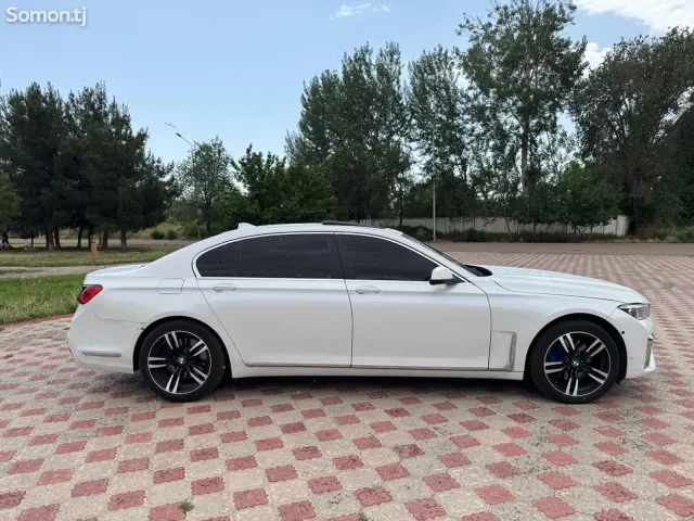 BMW 7 series 2012 · 3.0 AT