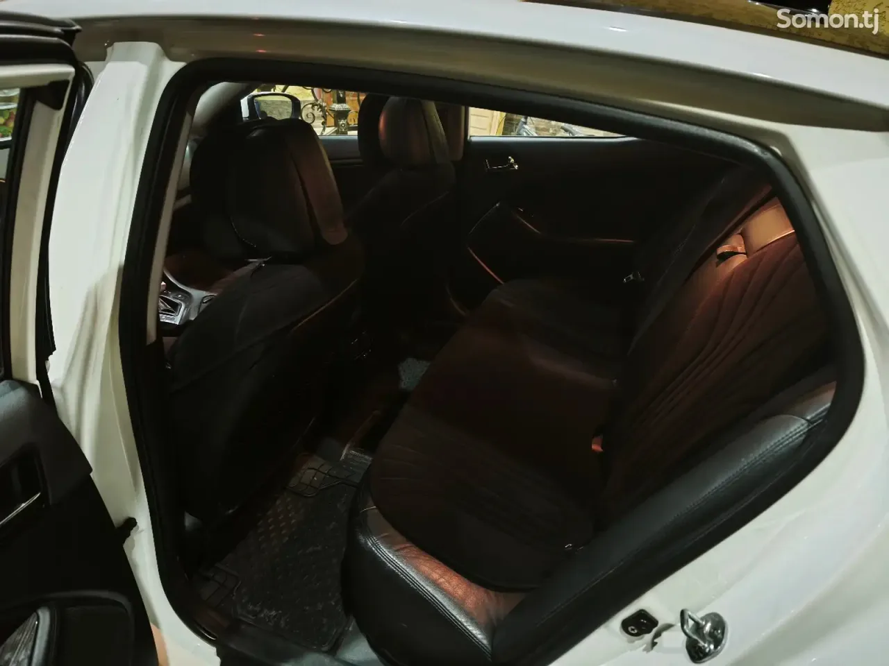 Kia K5 2011 · 2.0 AT