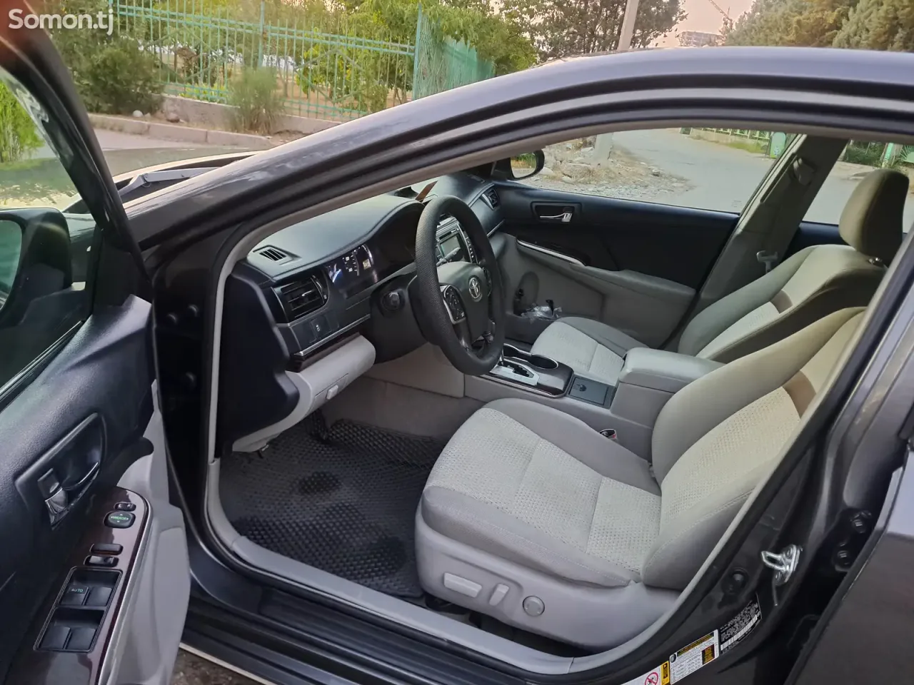 Toyota Camry 2013 · 2.5 AT