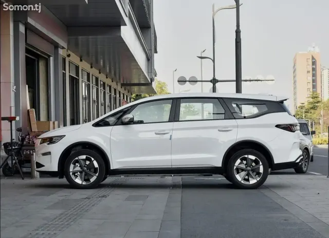 Geely Livan RL7 2025 · AT