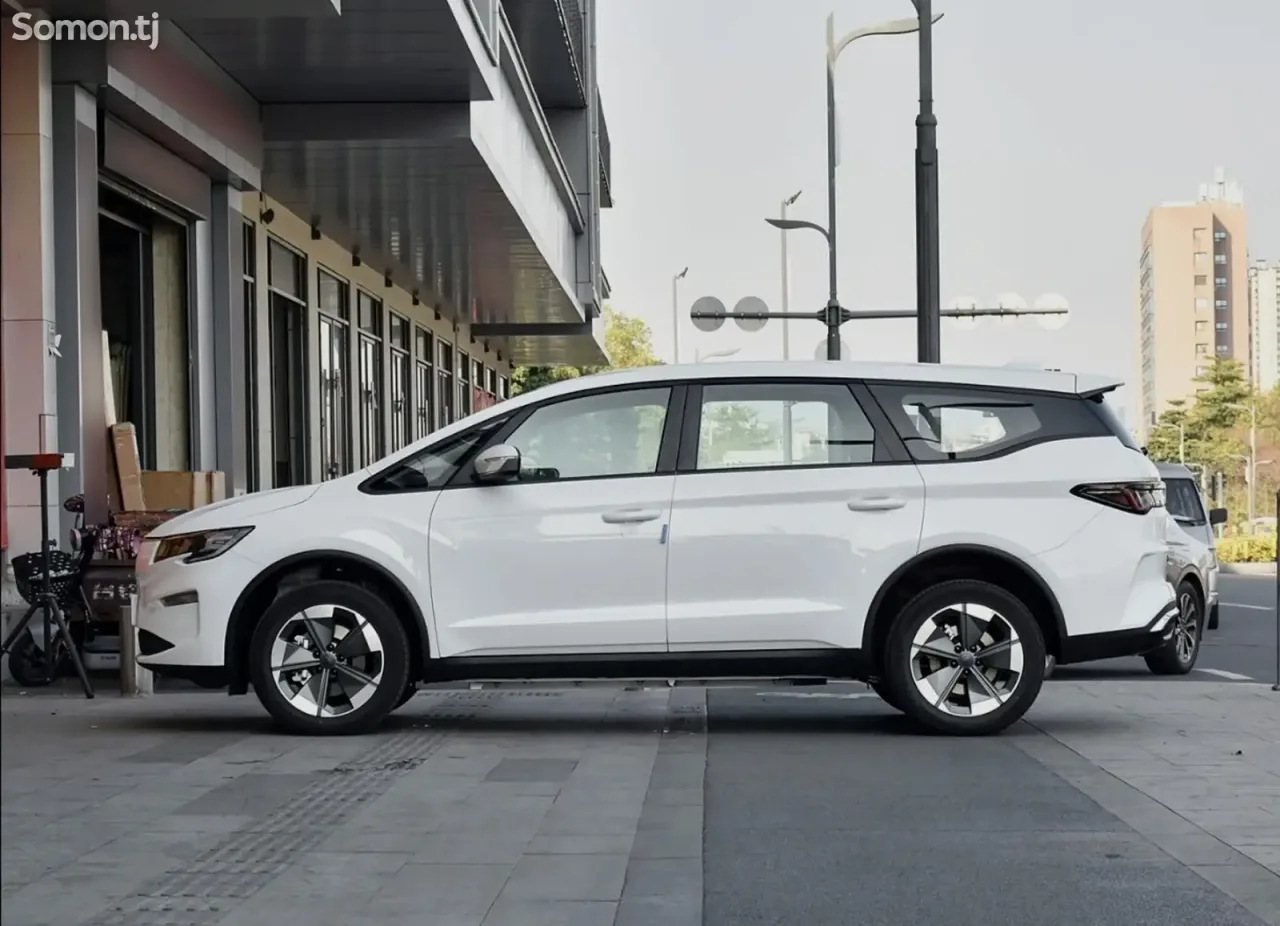 Geely Livan RL7 2025 · AT