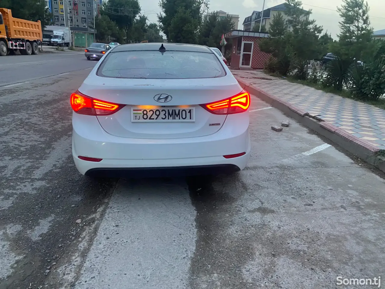 Hyundai Elantra 2015 · 1.6 AT