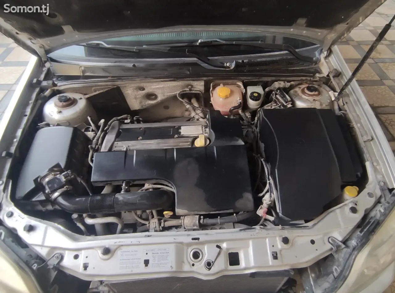 Opel Vectra C 2003 · 2.2 MT